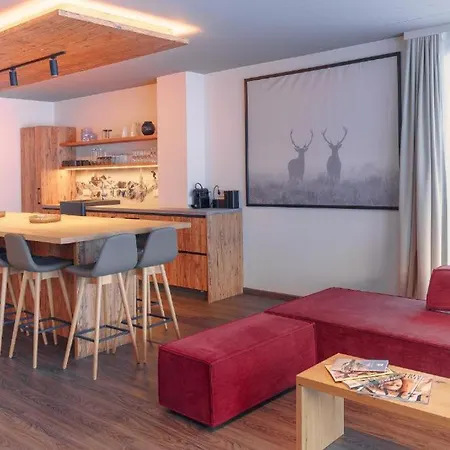 Ski In - Ski Out 4 Bedroom Chalet Villa Schmitten