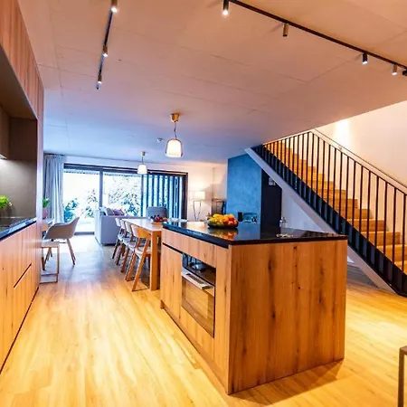 Villa Ski In - Ski Out 4 Bedroom Chalet *