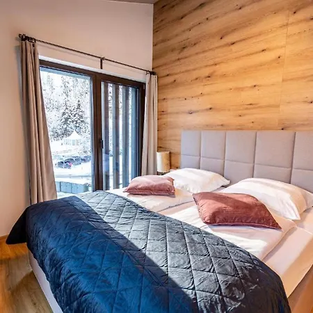 Ski In - Ski Out 4 Bedroom Chalet Villa Schmitten
