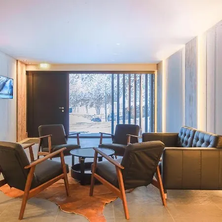 Ski In - Ski Out 4 Bedroom Chalet * Schmitten
