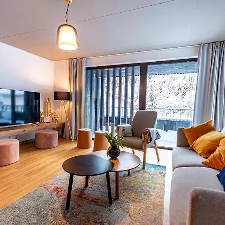 Ski In - Ski Out 4 Bedroom Chalet Villa