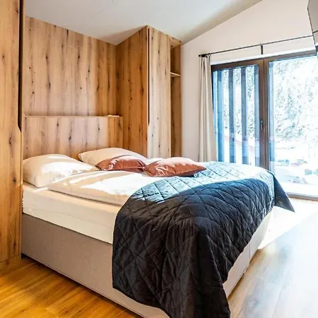 Ski In - Ski Out 4 Bedroom Chalet Villa *